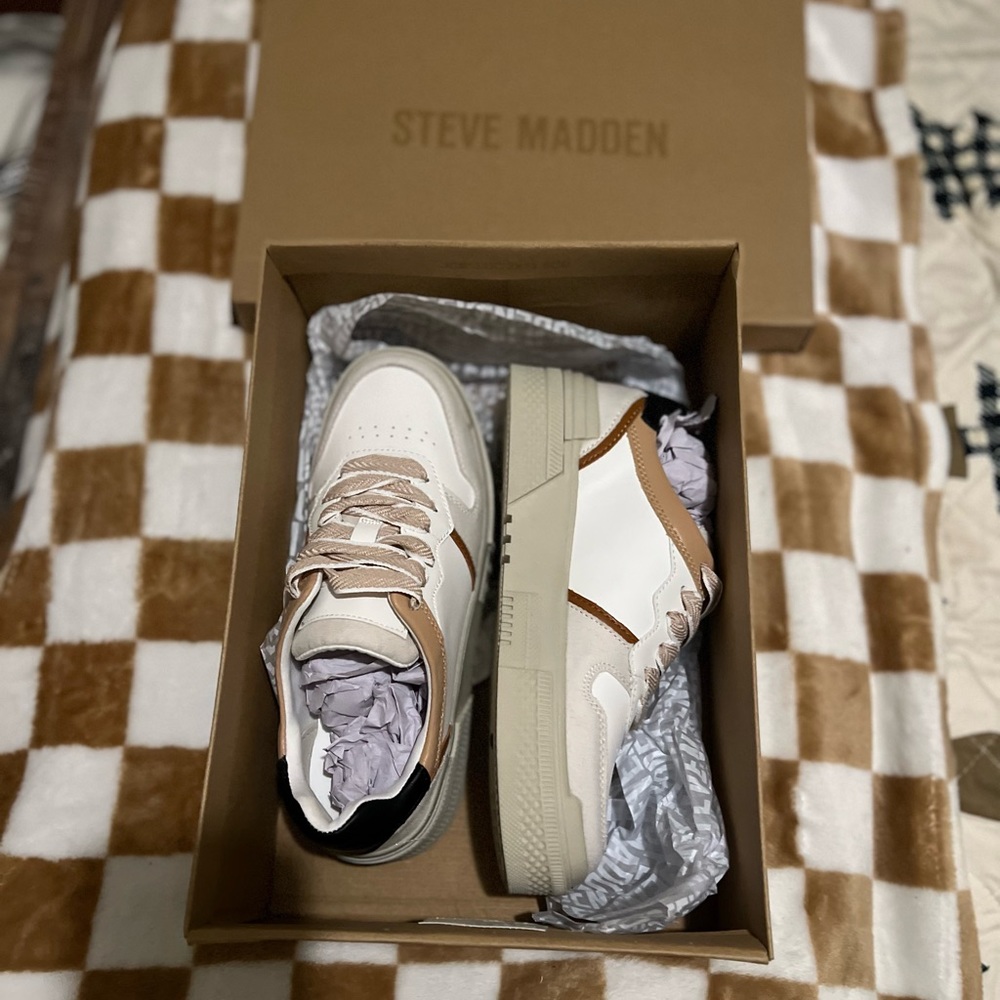 Steve Madden Sneakers size 7 1/2